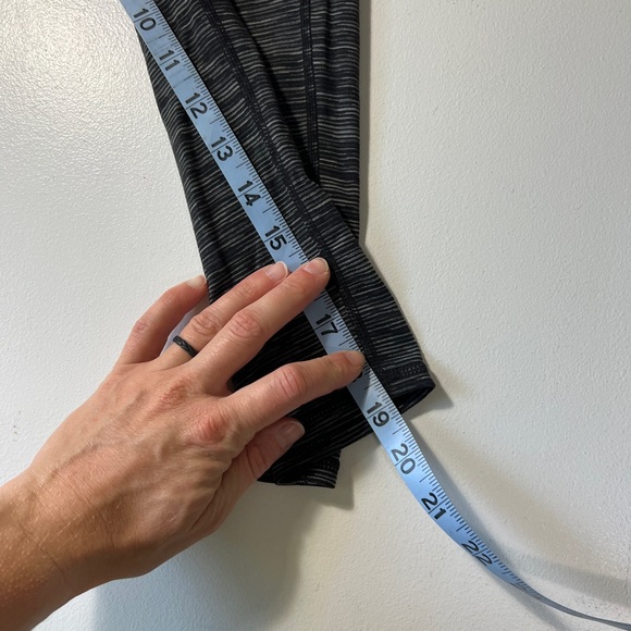 Athleta black and white stripped cropped leggings - Picture 5 of 6